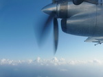 Ausflug Samana  Wolken und Probeller beim Flug von Punta Cana nach Santa Barbara (DOM).